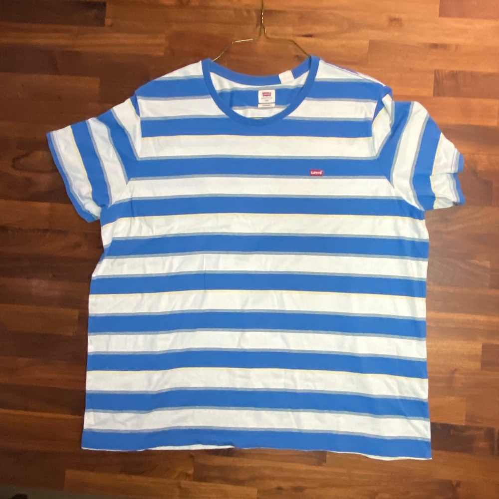 Levi’s t shirt